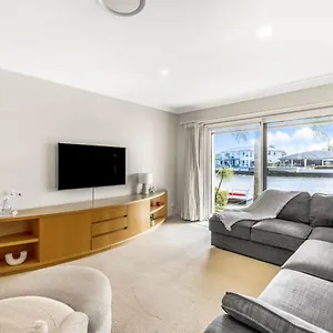 Holiday home By The Canal - Runaway Bay Australia